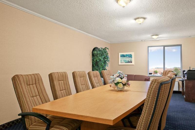 Howard Johnson By Wyndham Vancouver Hotel & Suites Exterior foto