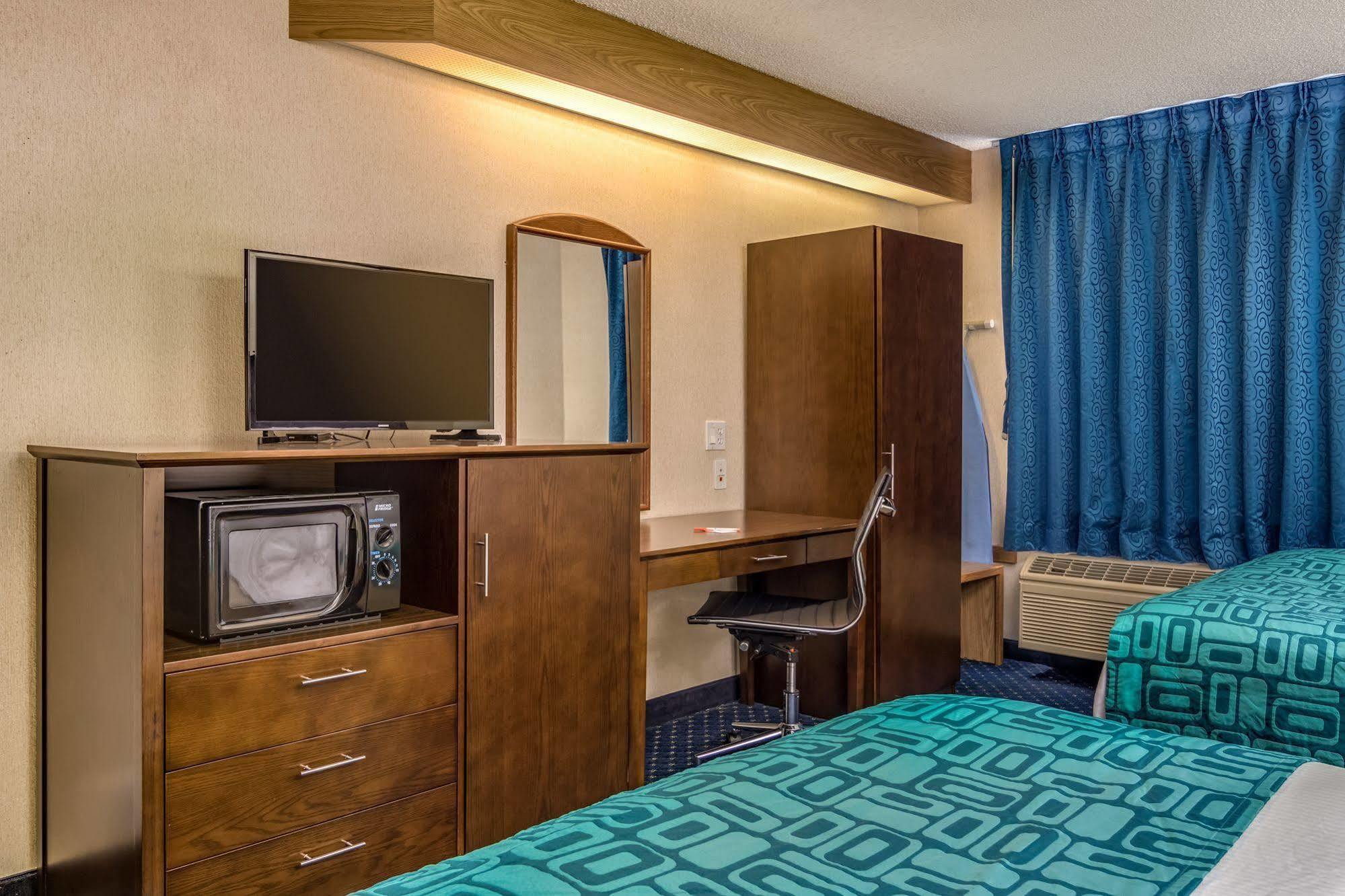 Howard Johnson By Wyndham Vancouver Hotel & Suites Exterior foto